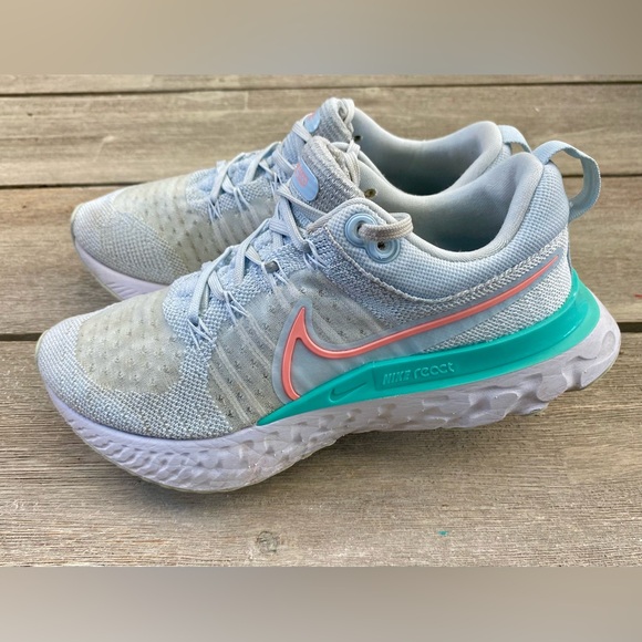 Nike React Infinity Flyknit 2 Sneakers Women’s - Picture 2 of 9